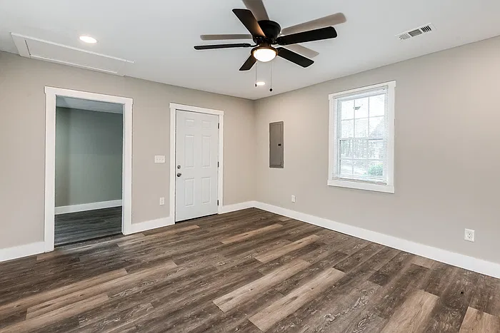 3 bed, 2.0 bath, 1246 sqft, $1,745 — Photo 3