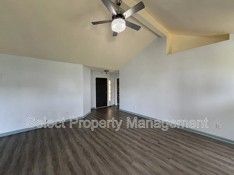 3 bed, 2.0 bath, 1266 sqft, $1,799 — Photo 3