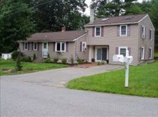 10 Roberts Dr, Hampton, NH 03842