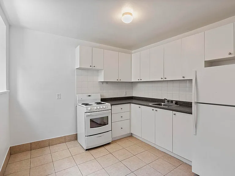 2903 Saint Clair Ave E #BACHELOR — Photo 15