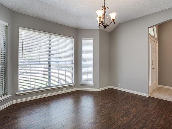 4th image of 1141 Victoria Dr