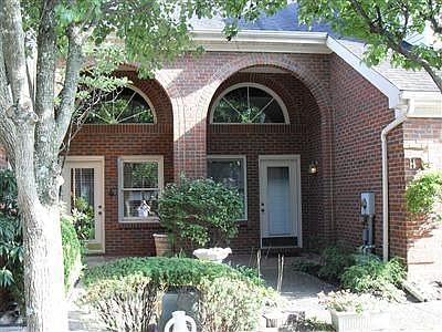 4th image of 629 Golf Town Cir