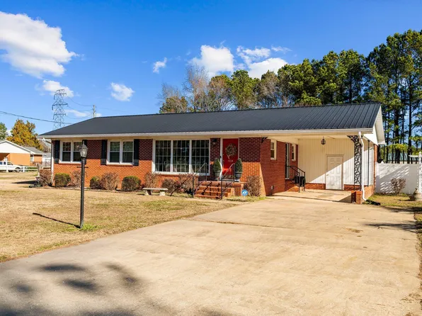 908 Lucas St, Erwin, NC 28339