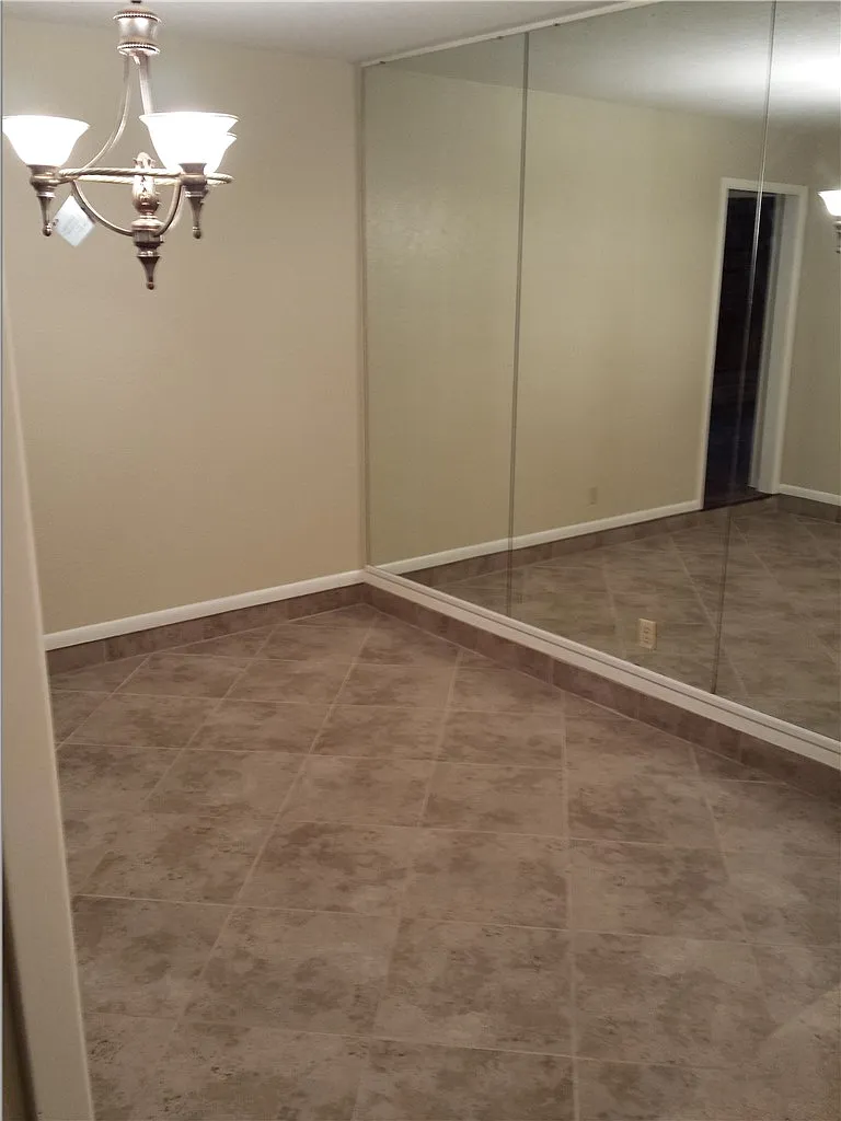 3 bed, 2.0 bath, 1885 sqft, $1,895 — Photo 3
