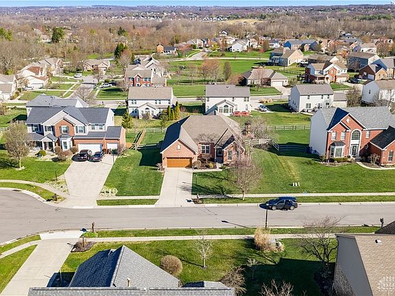 4th image of 50 Martin Ln