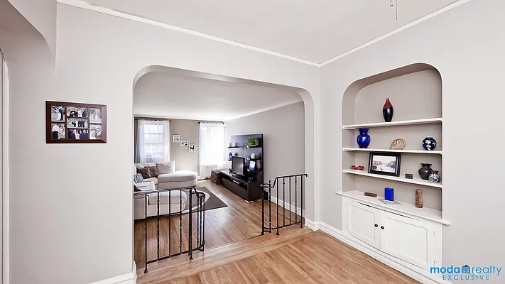 Sold by Moda Realty | media 7