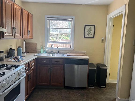 3rd image of 226 S College Ave