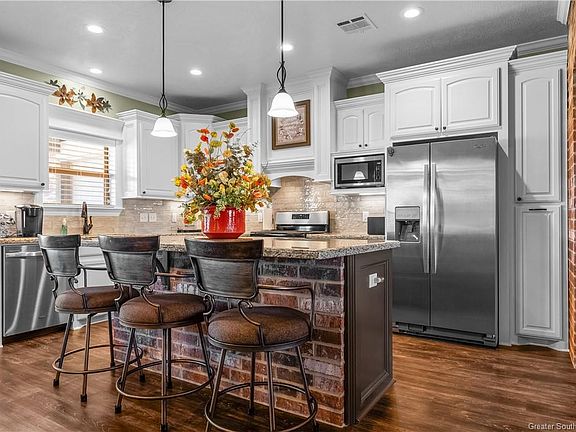 4th image of 1733 Deerfield Dr
