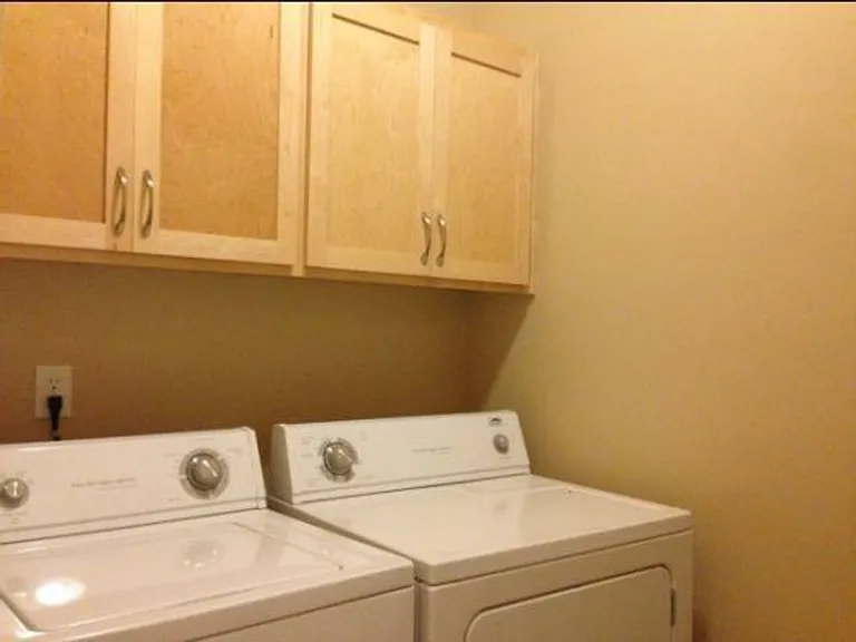 Midtown Apartments — Photo 37