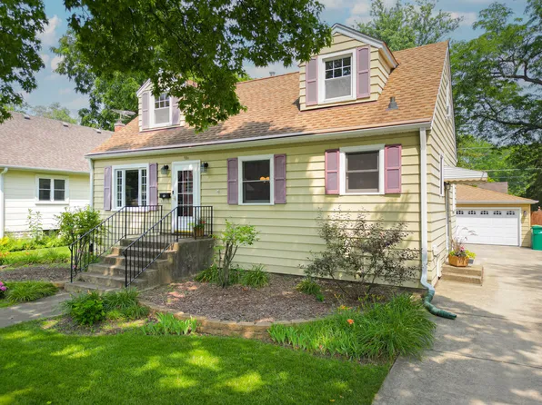 121 N Adams St, Westmont, IL 60559