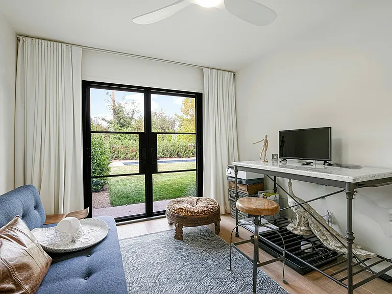 4 Arch Way — Photo 19
