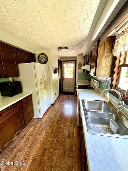 5th image of 108 Thomas Road