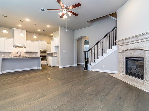 3rd image of 735 Fairfax Ln