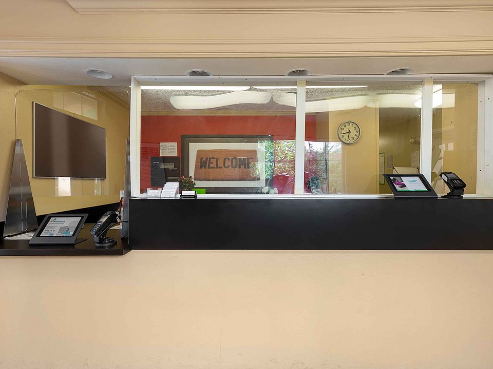 Lobby and Guest Check-in