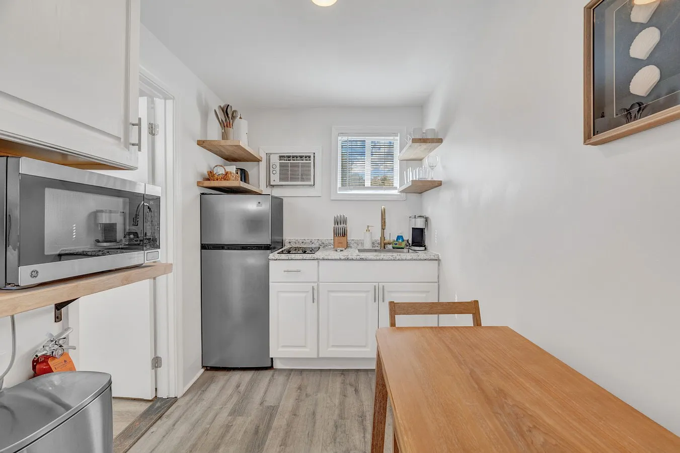 174 E Grand Ave — Photo 1