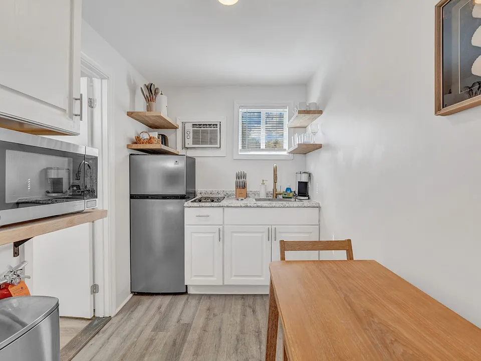 174 E Grand Ave #14