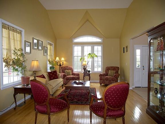 3rd image of 17 Loomis Dr