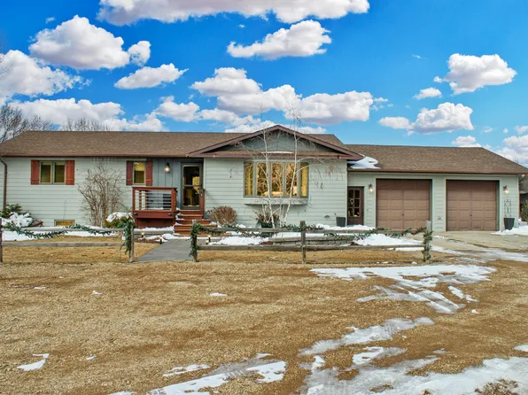 38630 Country Pl, Aberdeen, SD 57401