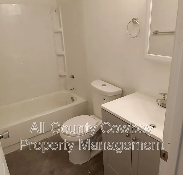 705 Ferris Ct #4 — Photo 4