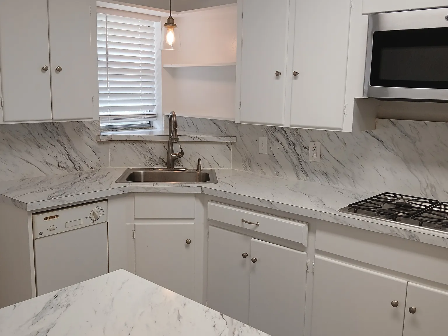 2 bed, 923 sqft, $1,750 — Photo 4