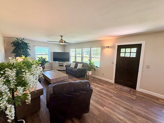 4th image of 10143 Willow Creek Way