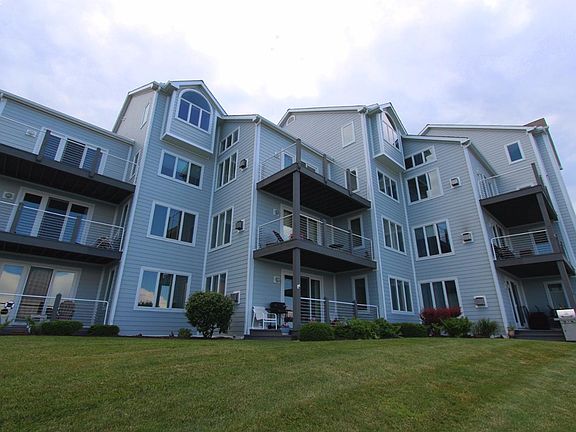 3rd image of 332 Grand Hbr