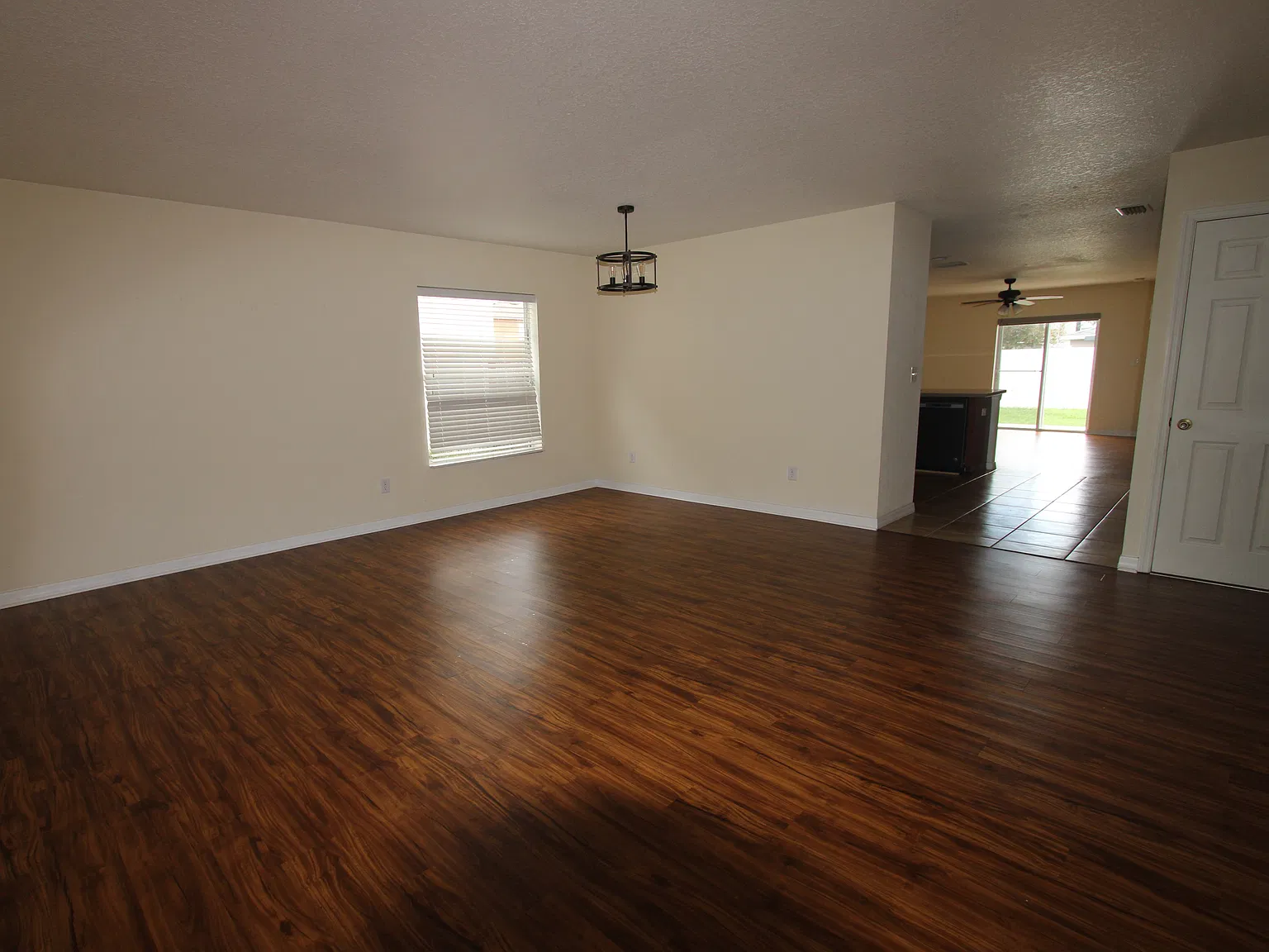 4 bed, 1934 sqft, $2,650 — Photo 4