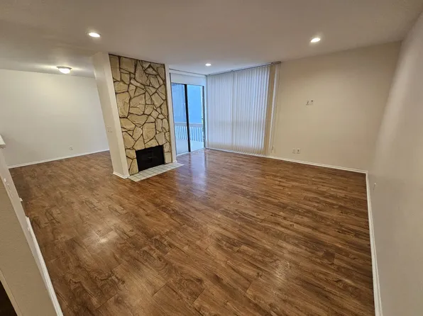 17711 Margate St APT 213, Encino, CA 91316