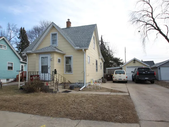2710 Hanson St, Rockford, IL 61109
