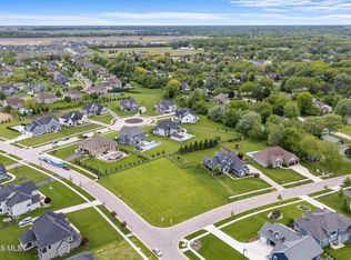 5102 Belfort Dr, Perrysburg, OH 43551