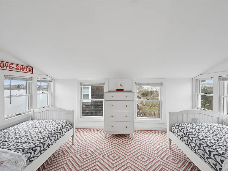 61 Dune Rd — Photo 15