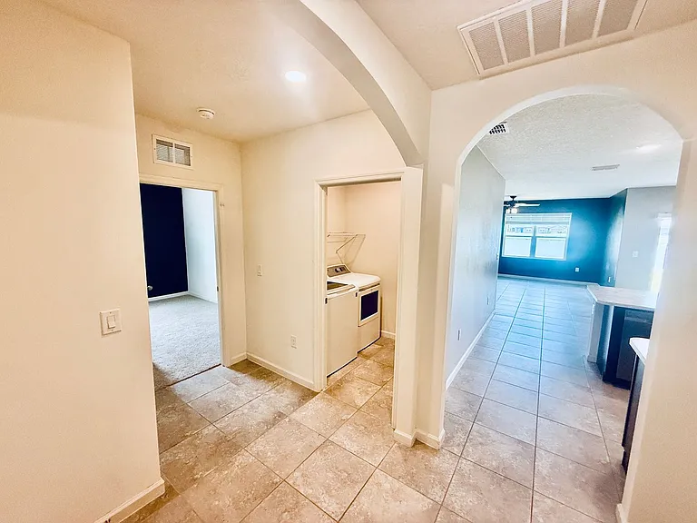465 Sorrento Dr — Photo 8
