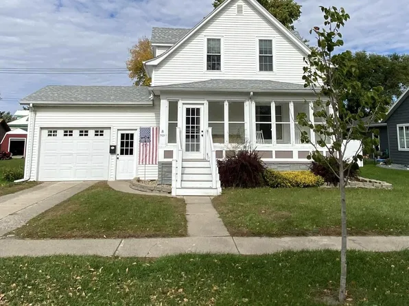 909 Main Ave, Oakes, ND 58474
