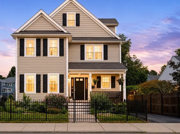 27 Hillock St, Roslindale, MA 02131