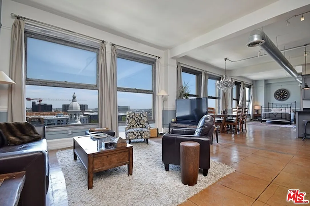 1 bed, 1.0 bath, 1200 sqft, $3,200 — Photo 1