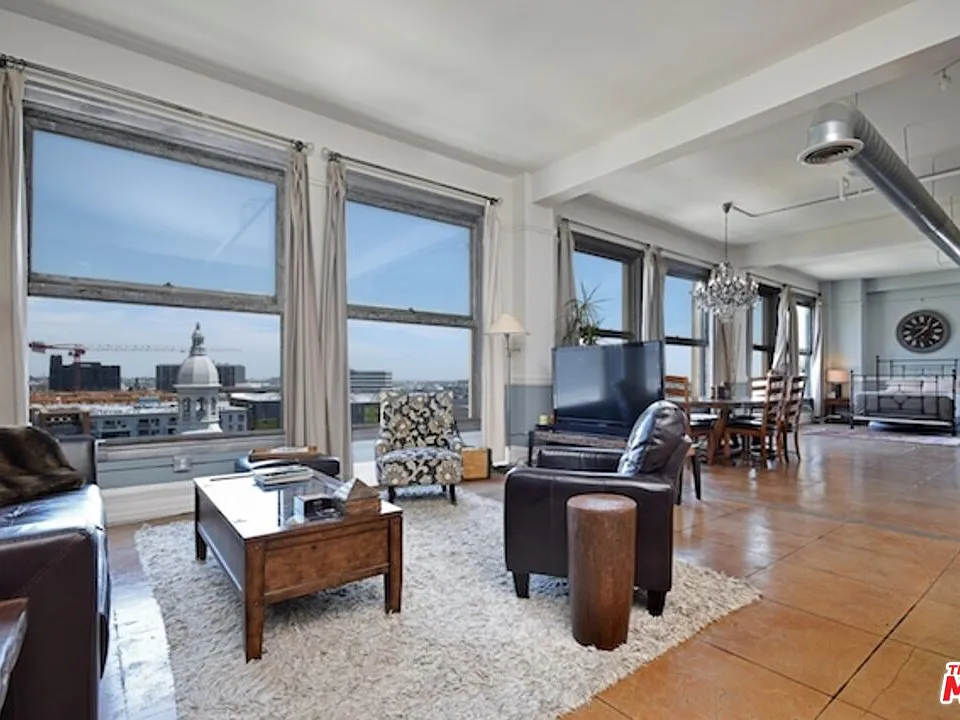 108 W 2nd St #806