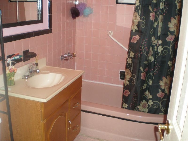 1st image of 1046 E 214th St