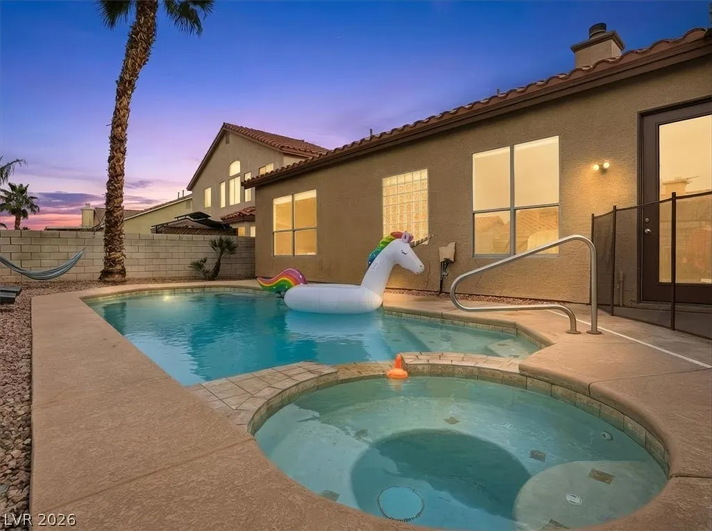 3 bed, 2.0 bath, 1755 sqft, $2,850 — Photo 3