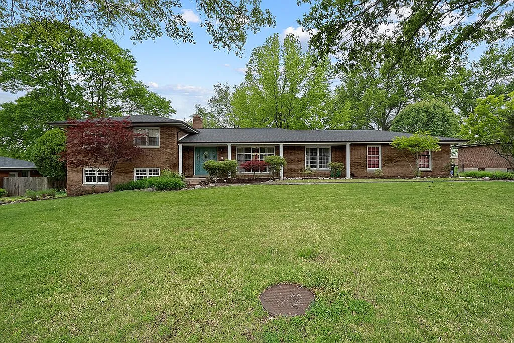 12022 Charwick Dr photo 1