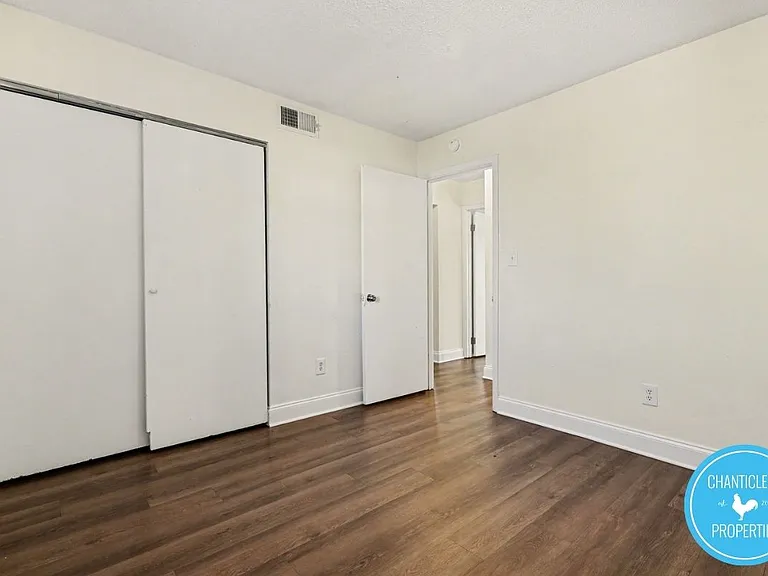115 Florence St #4 — Photo 11