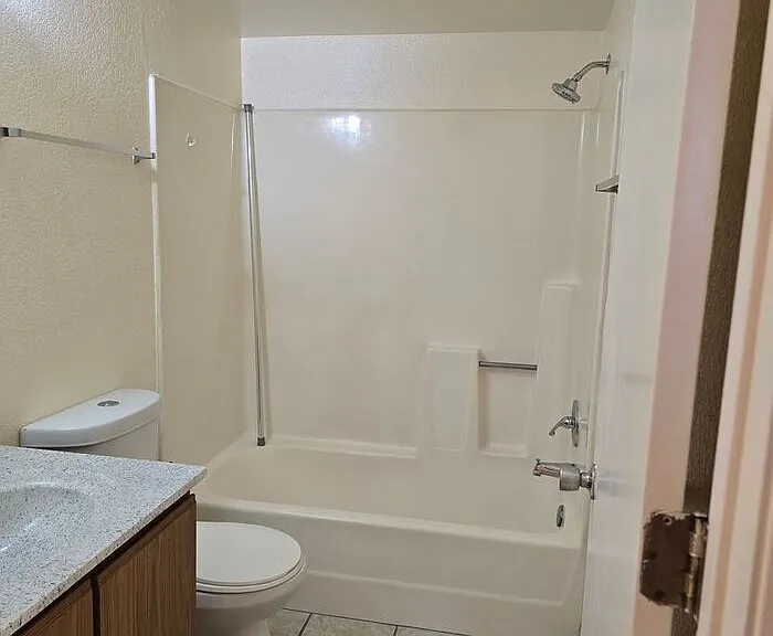 2843 E 17th St #7 — Photo 15