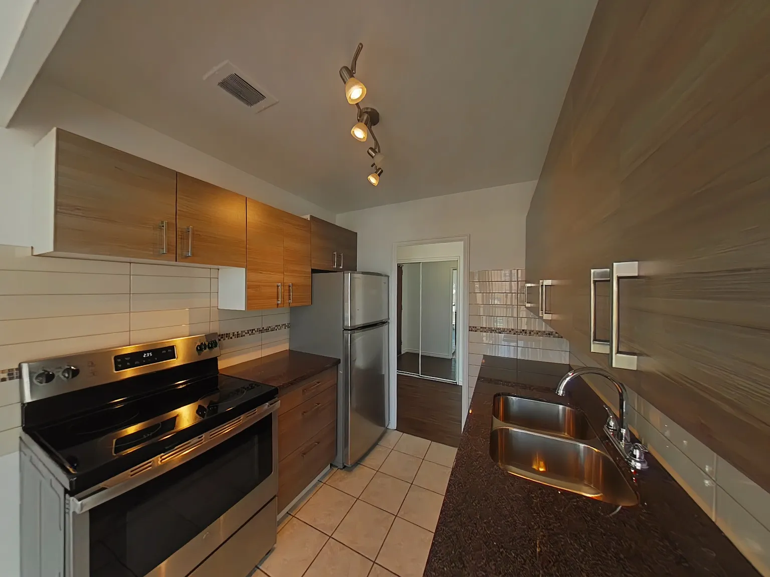 2 The Donway East — Photo 1