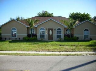 302 W Lake Dr, Wimauma, FL 33598