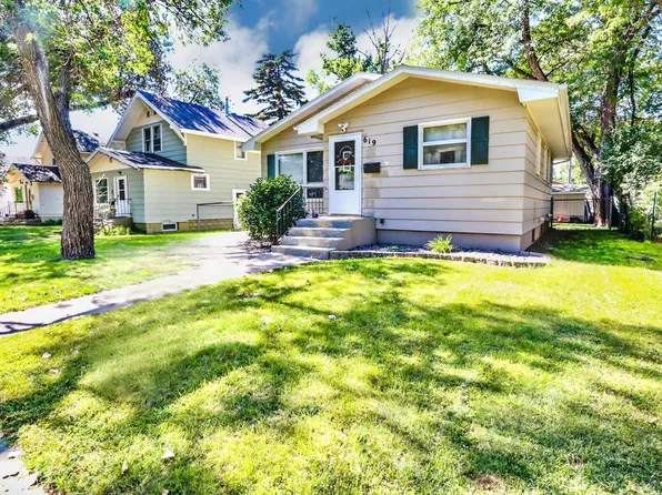 619 N Washington St, Aberdeen, SD 57401