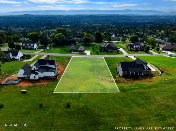 1153 Summerfield Dr, Maryville, TN 37801