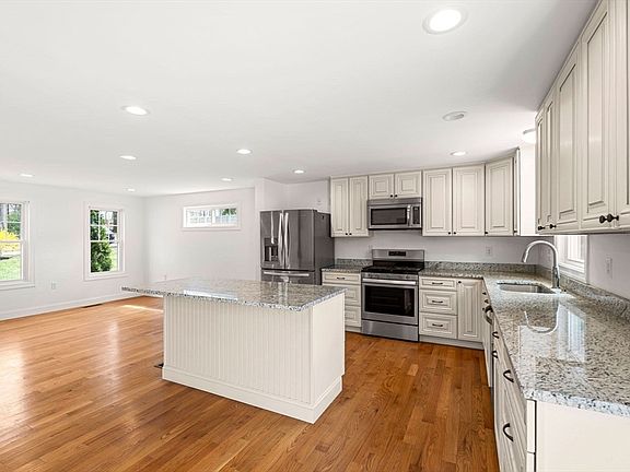 4th image of 15-15A Court St #15A