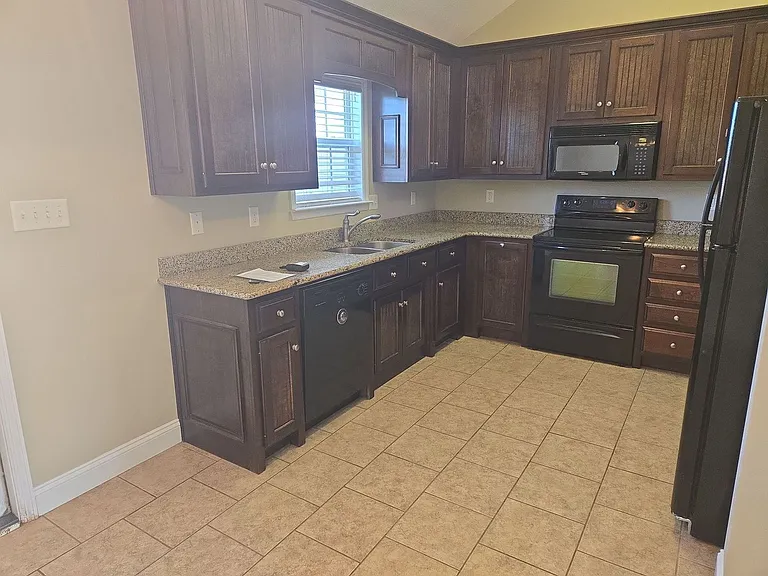 4916 Grant Dr — Photo 1