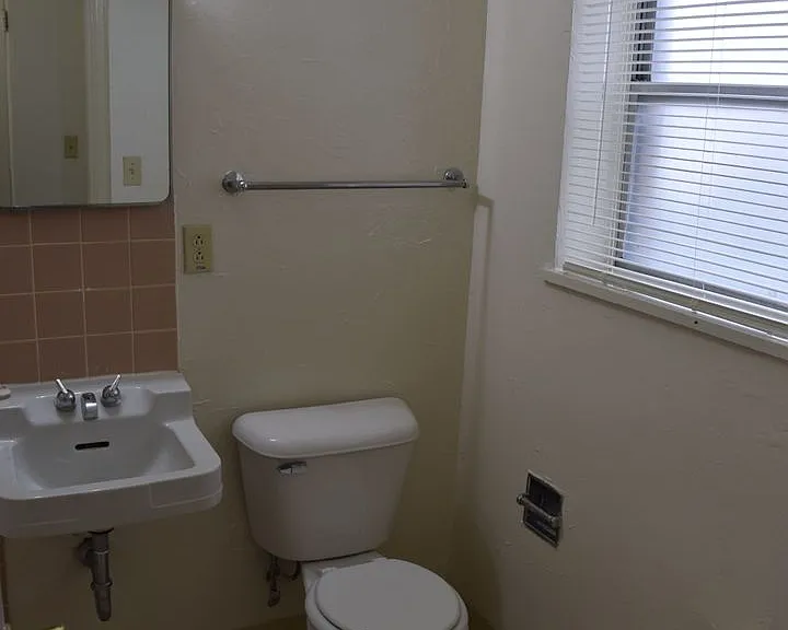 312 W Clark St — Photo 15