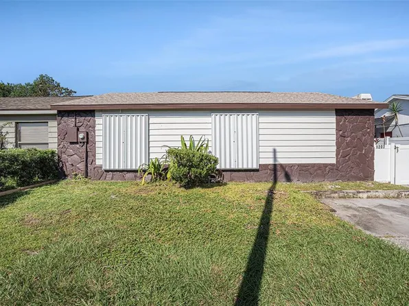 1207 Mohrlake Dr, Brandon, FL 33511