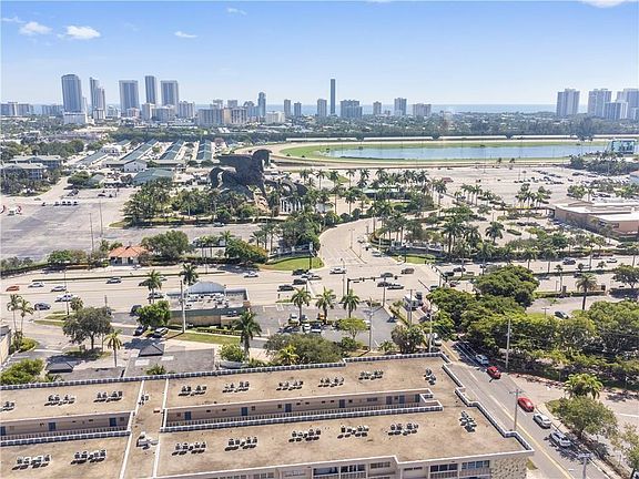 4th image of 215 SE 3rd Avenue #305D